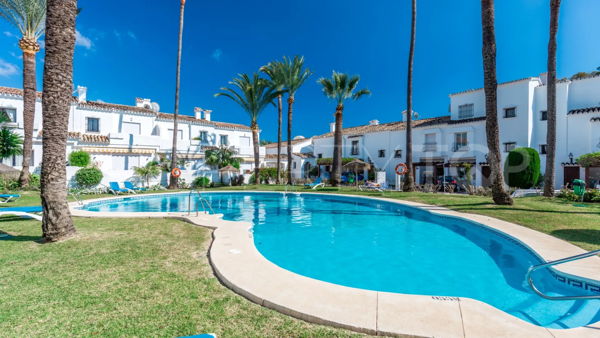 For sale Los Naranjos Country Club 3 bedrooms town house