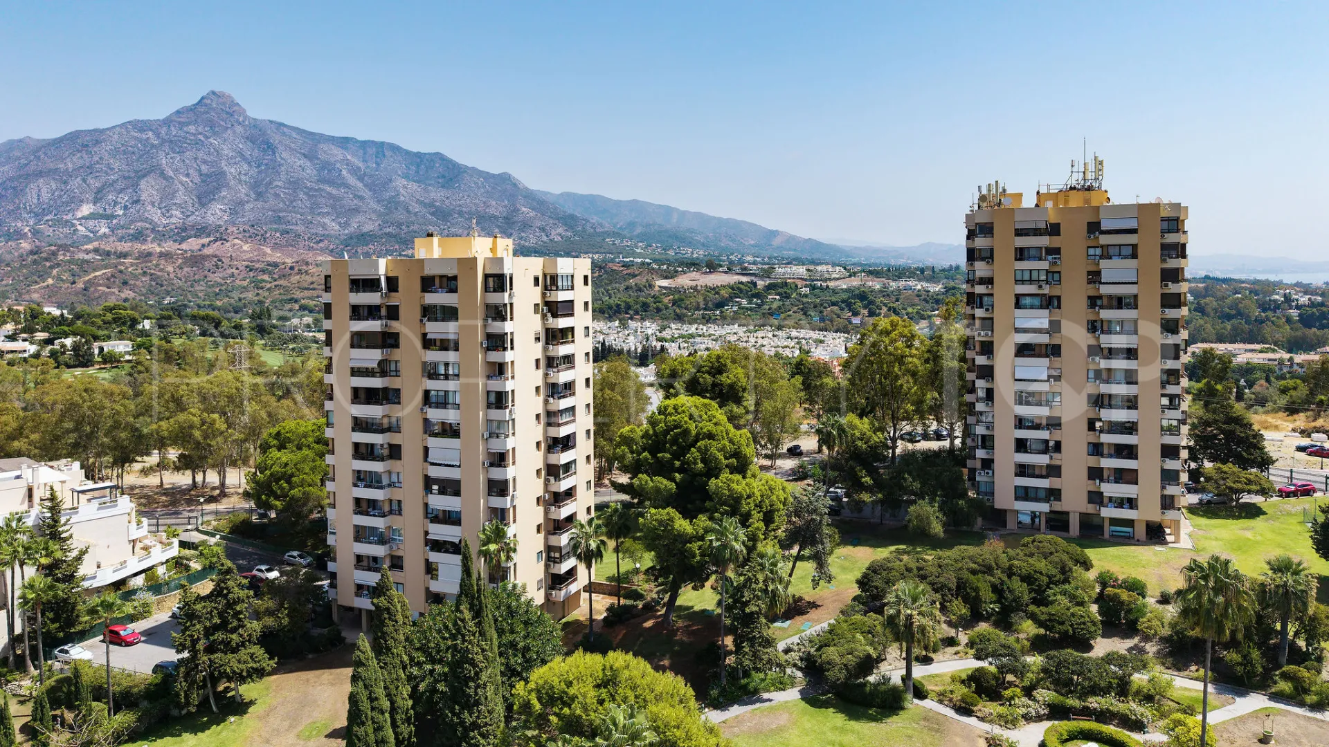 Apartamento en venta con 2 dormitorios en Torres de Aloha