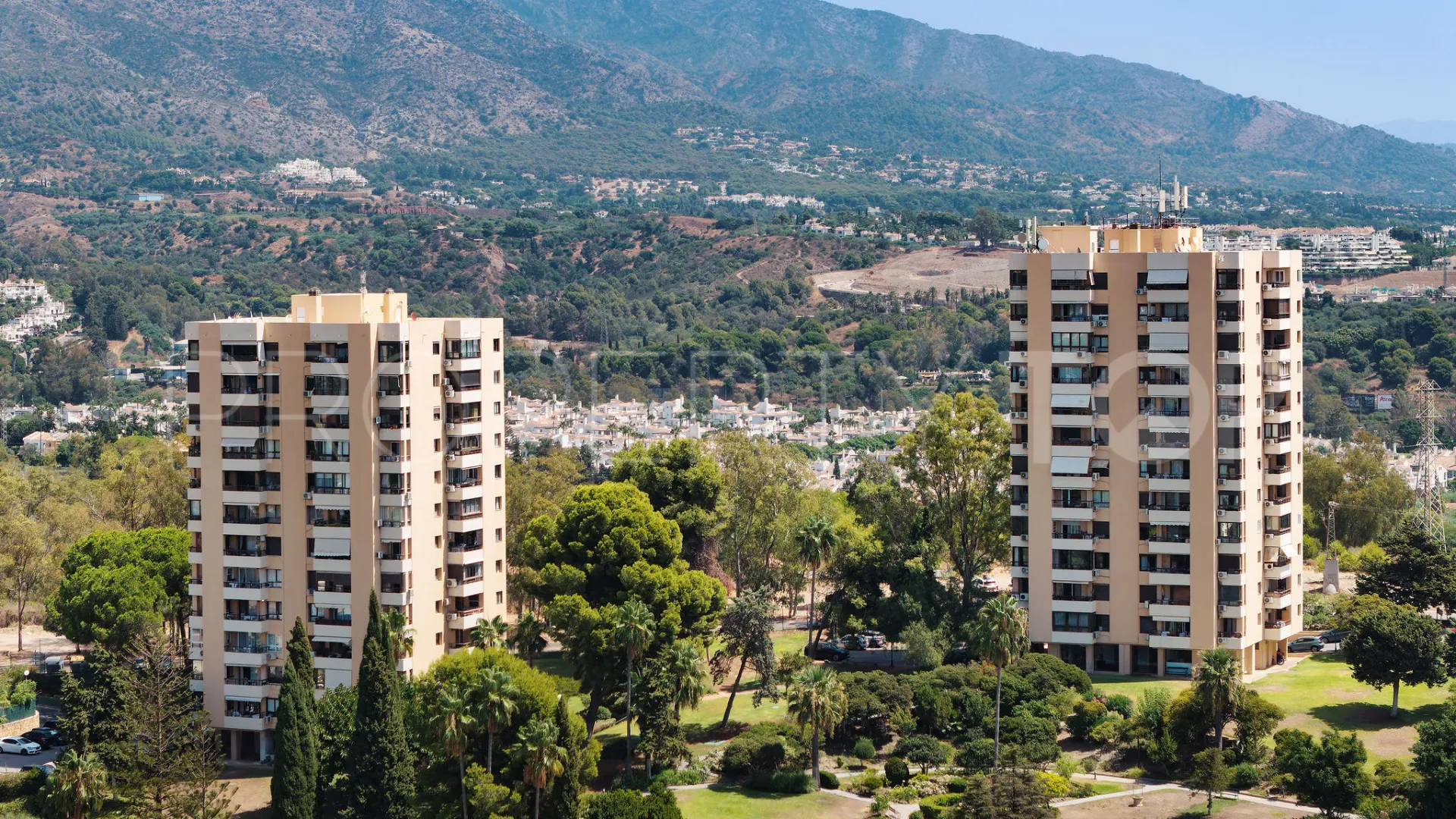 Apartamento en venta con 2 dormitorios en Torres de Aloha