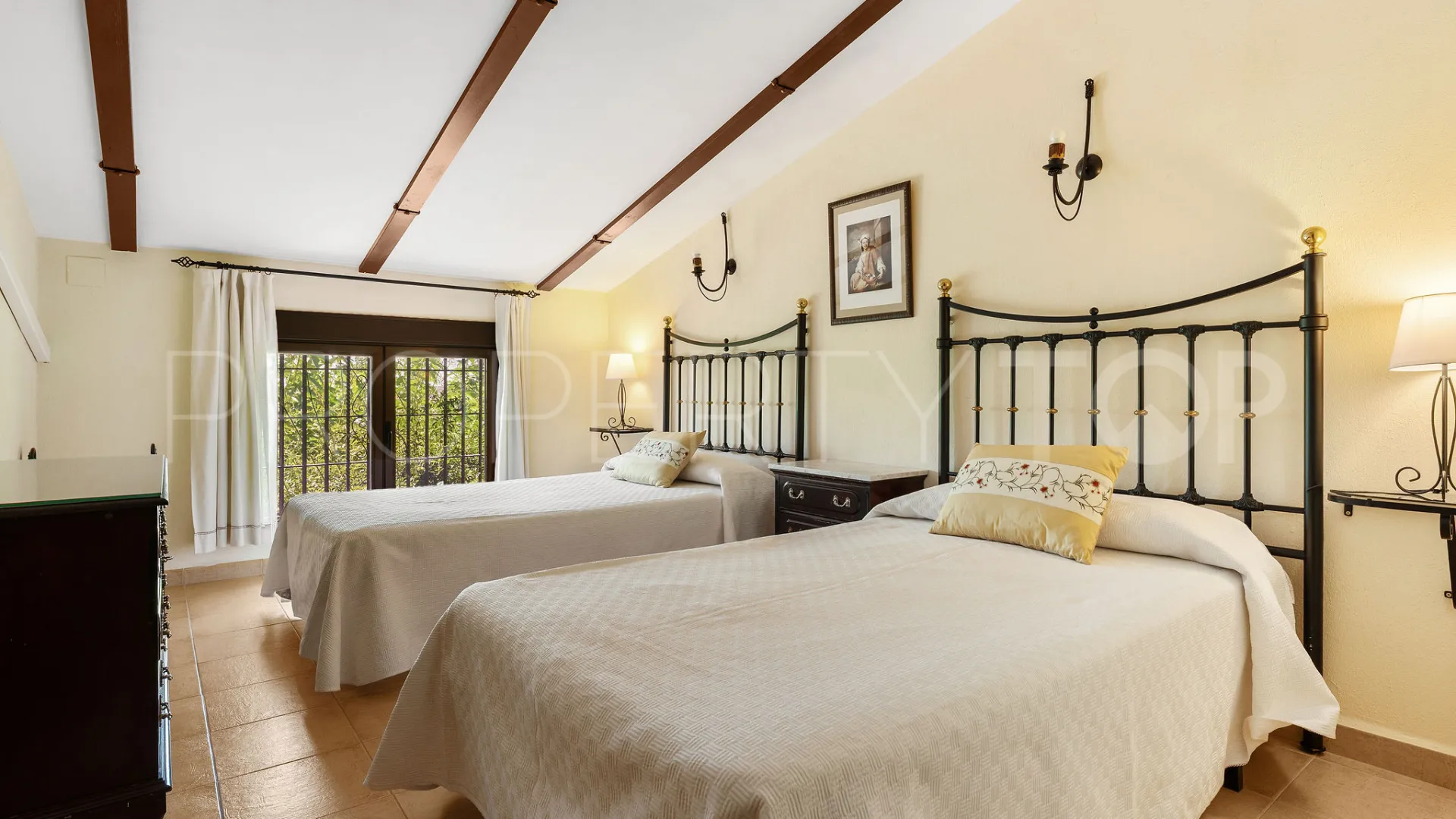 Marmolejo, finca de 6 dormitorios en venta