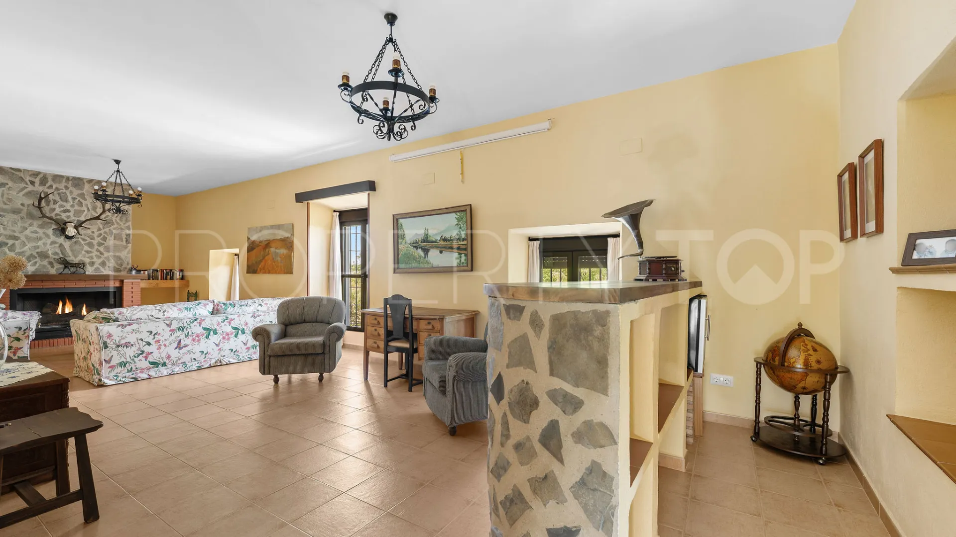 Marmolejo, finca de 6 dormitorios en venta