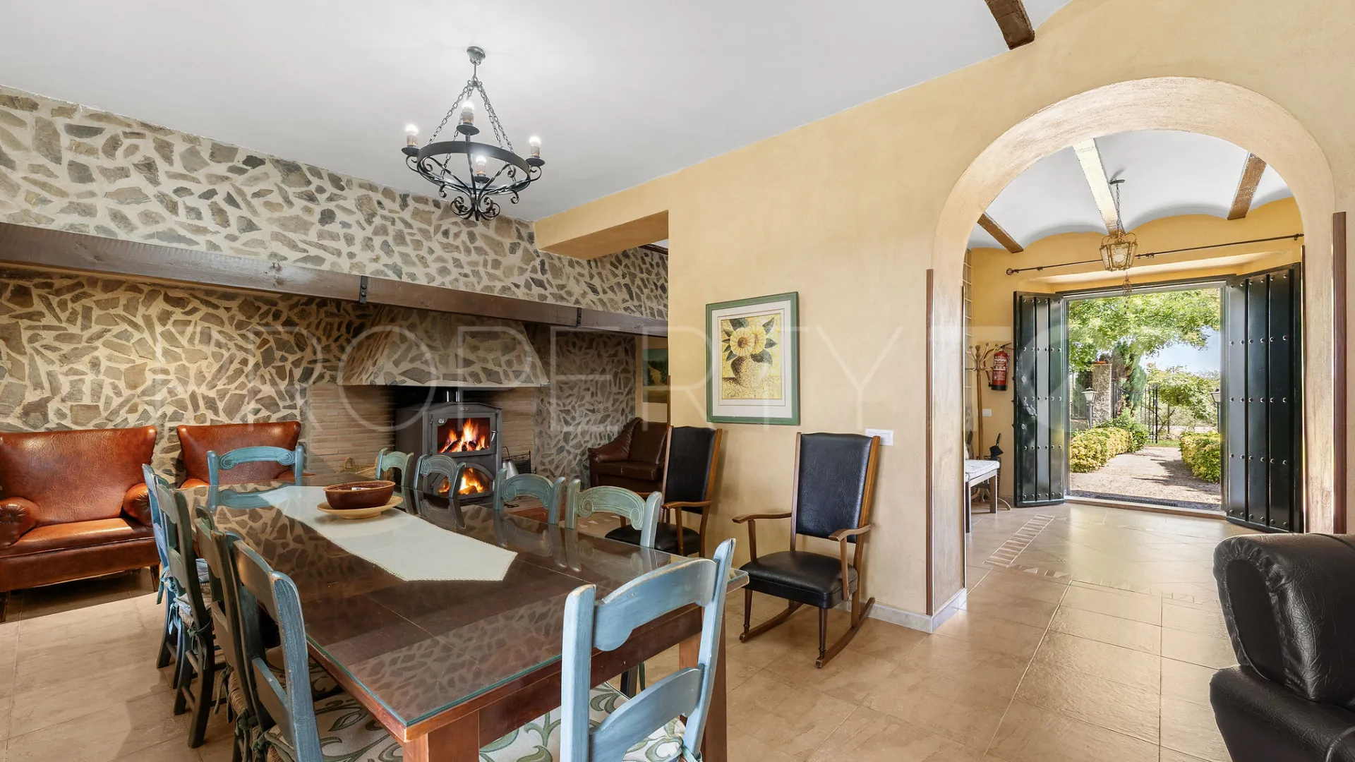 Marmolejo, finca de 6 dormitorios en venta
