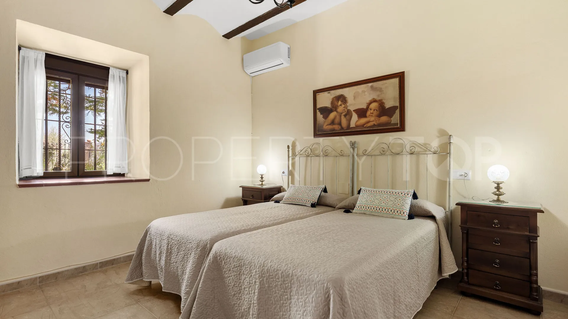 Marmolejo, finca de 6 dormitorios en venta