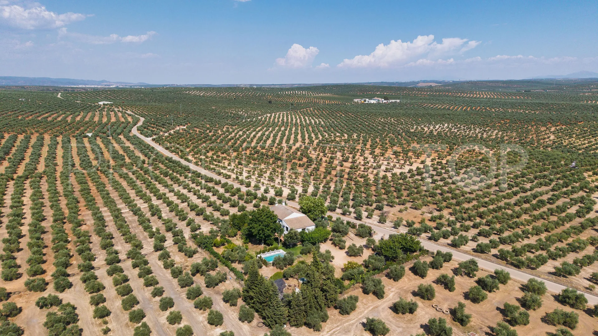 Marmolejo, finca de 6 dormitorios en venta