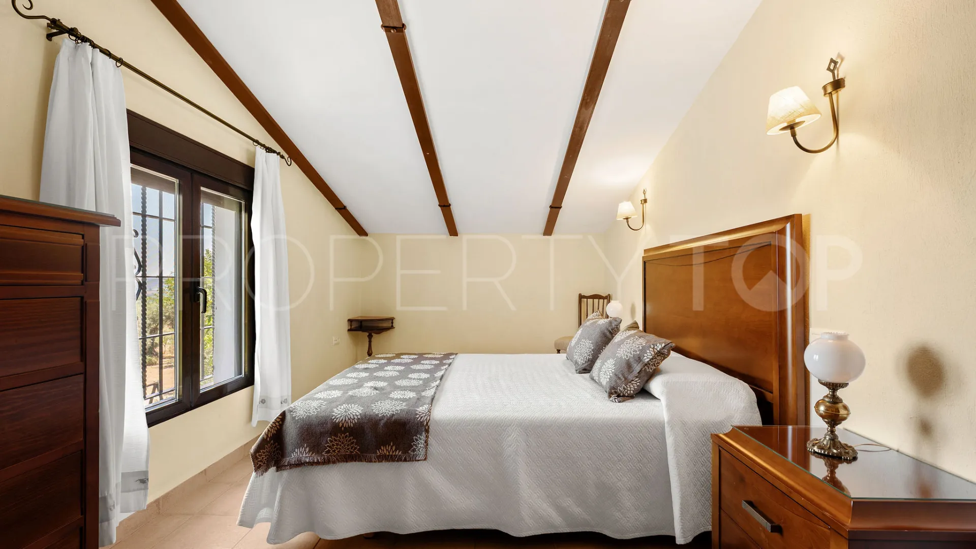Marmolejo, finca de 6 dormitorios en venta