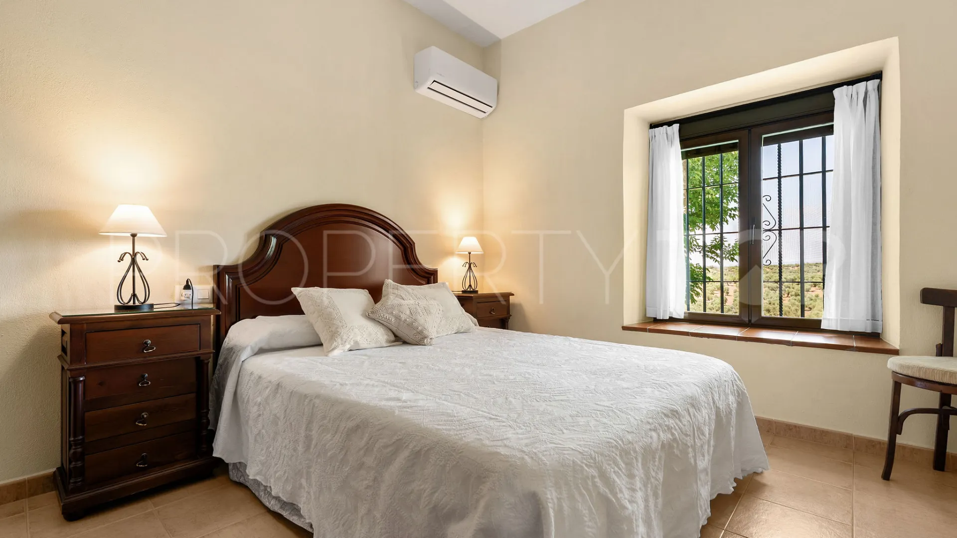 Marmolejo, finca de 6 dormitorios en venta