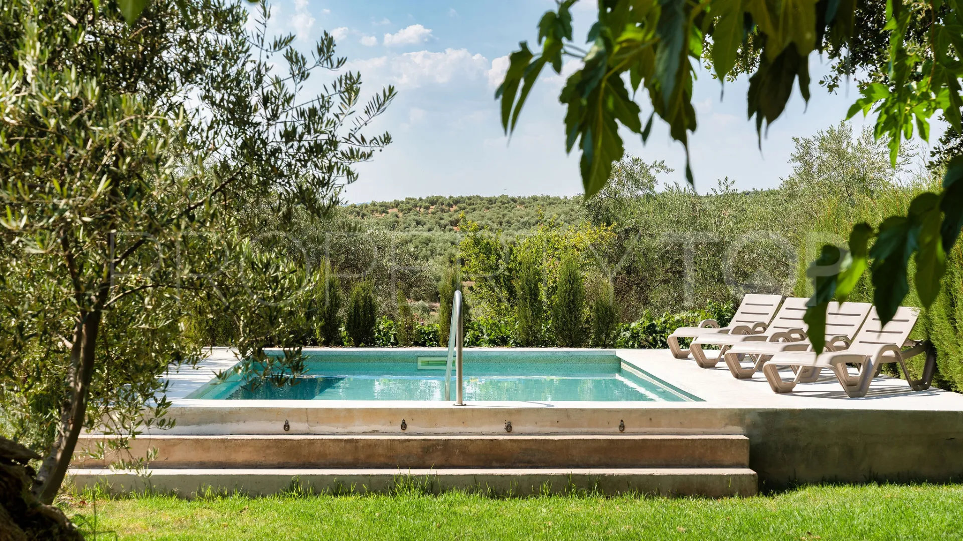 Marmolejo, finca de 6 dormitorios en venta