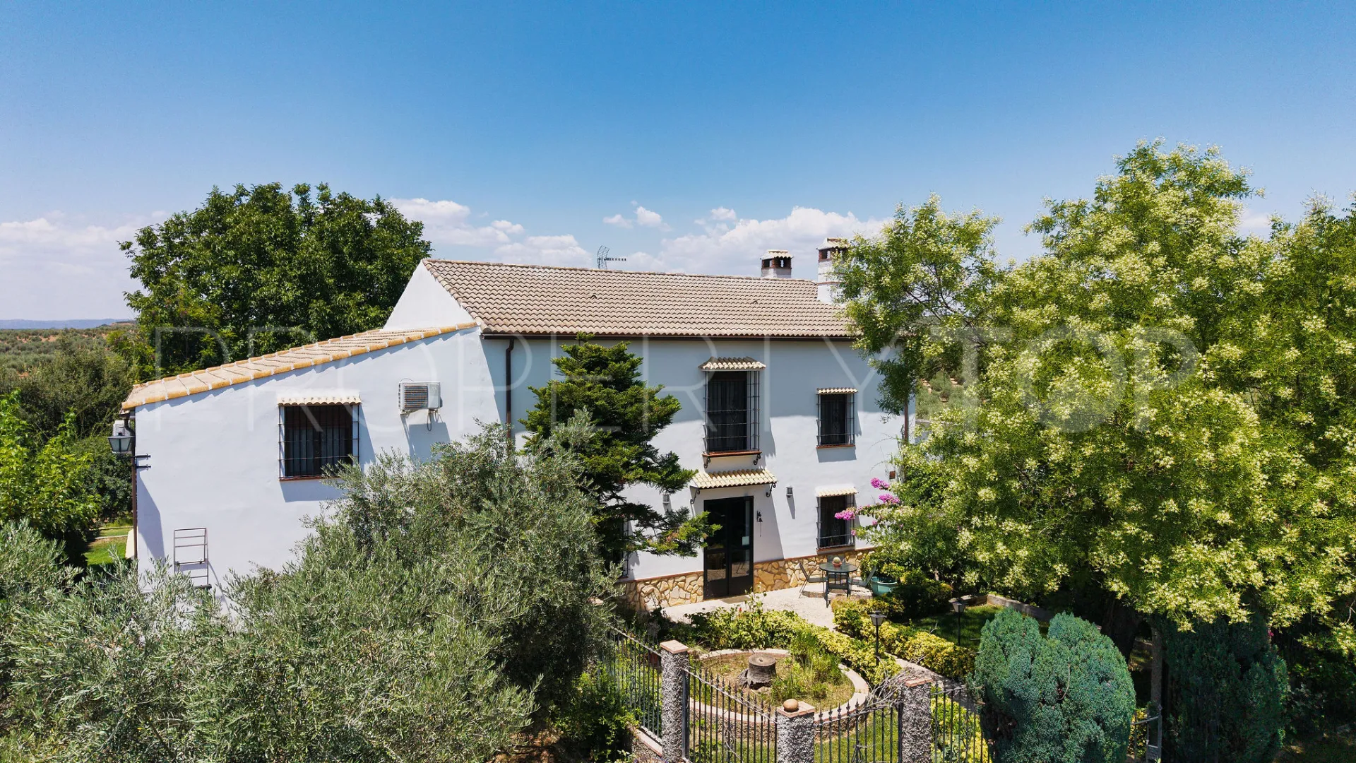 Marmolejo, finca de 6 dormitorios en venta
