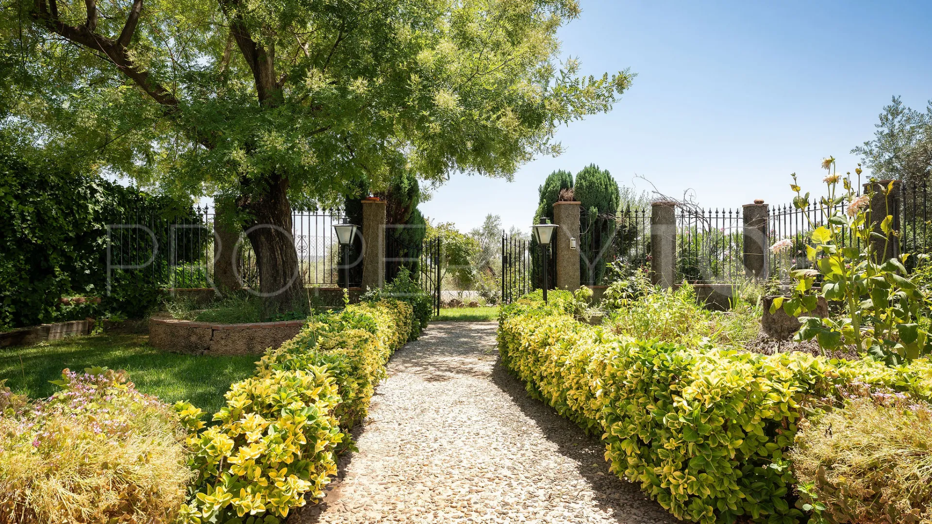 Marmolejo, finca de 6 dormitorios en venta