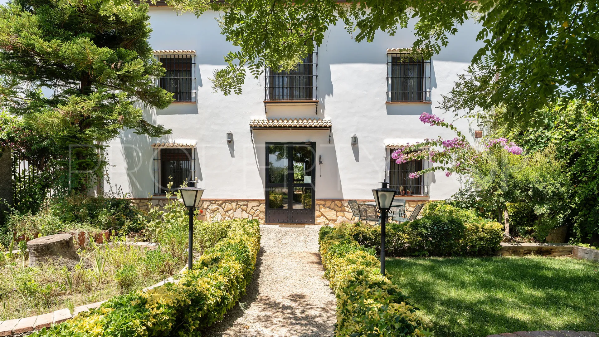 Marmolejo, finca de 6 dormitorios en venta