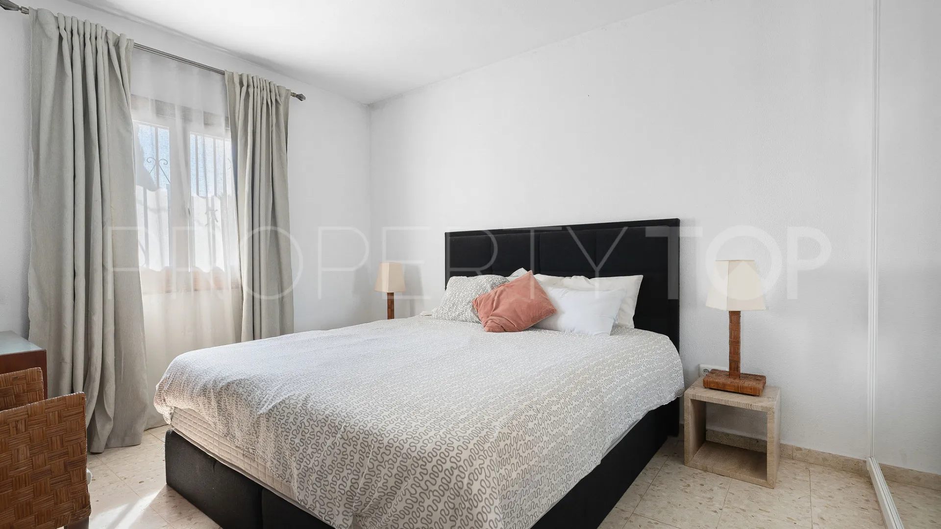 For sale 4 bedrooms villa in La Campana