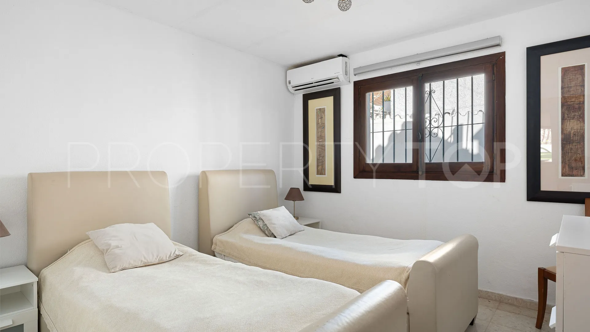 For sale 4 bedrooms villa in La Campana