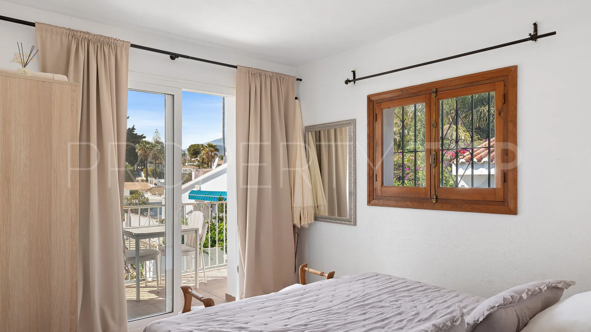 For sale 4 bedrooms villa in La Campana