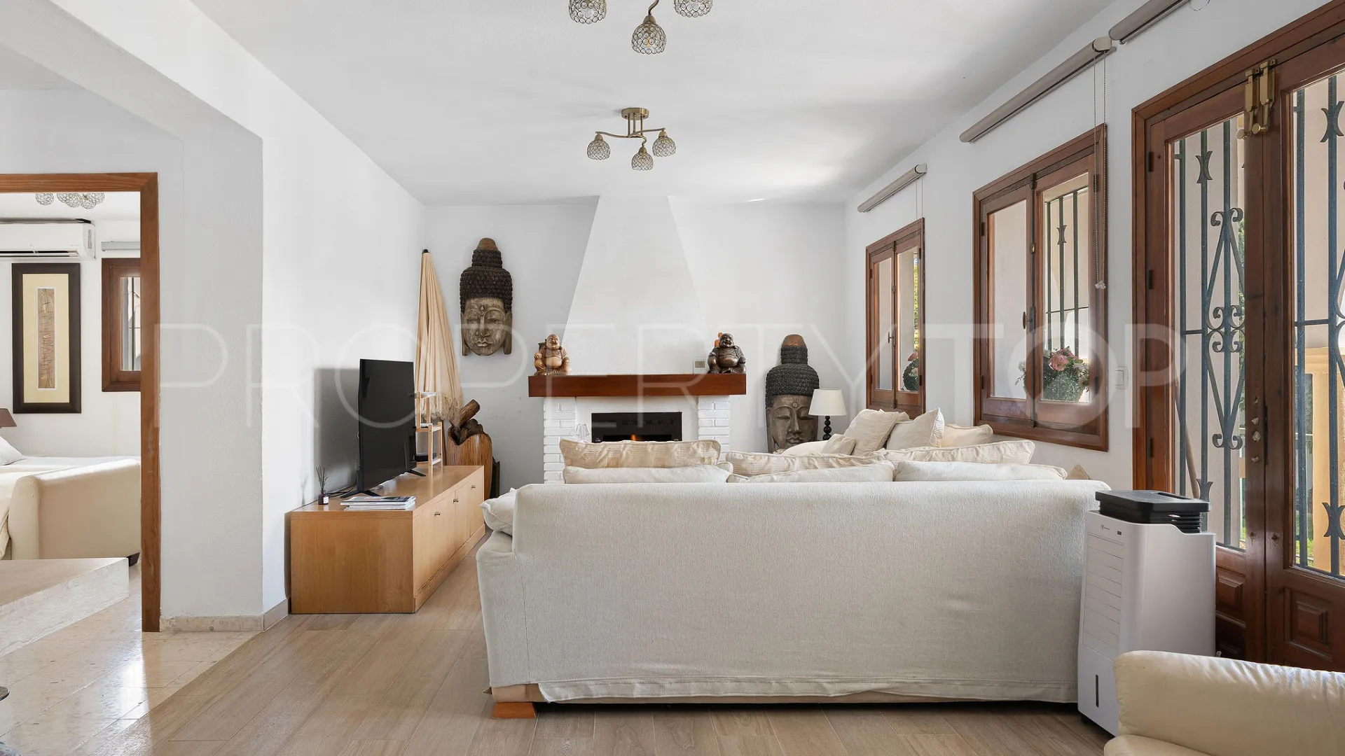 For sale 4 bedrooms villa in La Campana