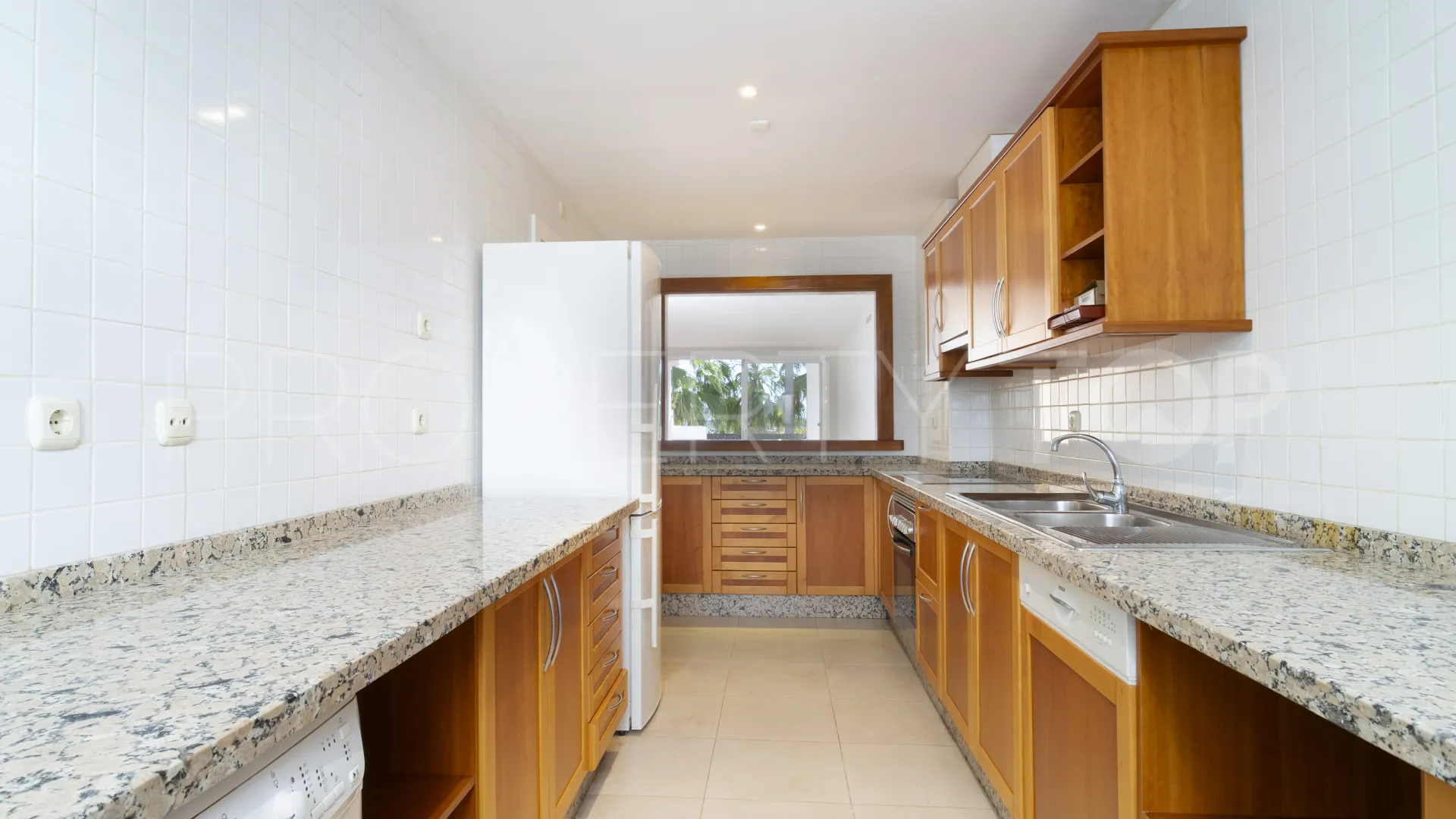 Apartamento en venta en Las Tortugas de Aloha de 3 dormitorios