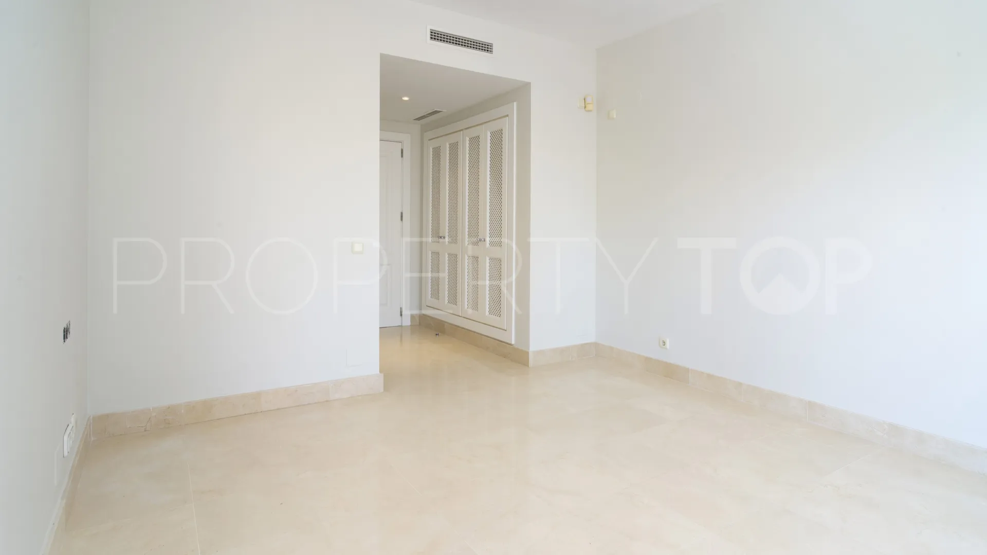 Apartamento en venta en Las Tortugas de Aloha de 3 dormitorios