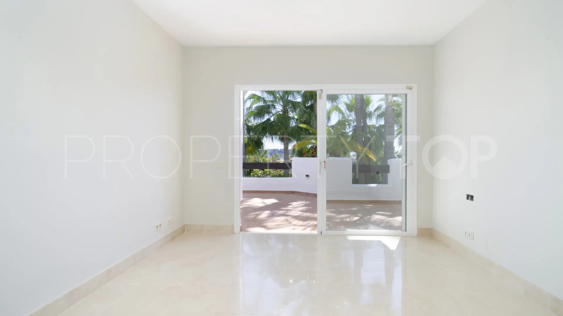 Apartamento en venta en Las Tortugas de Aloha de 3 dormitorios