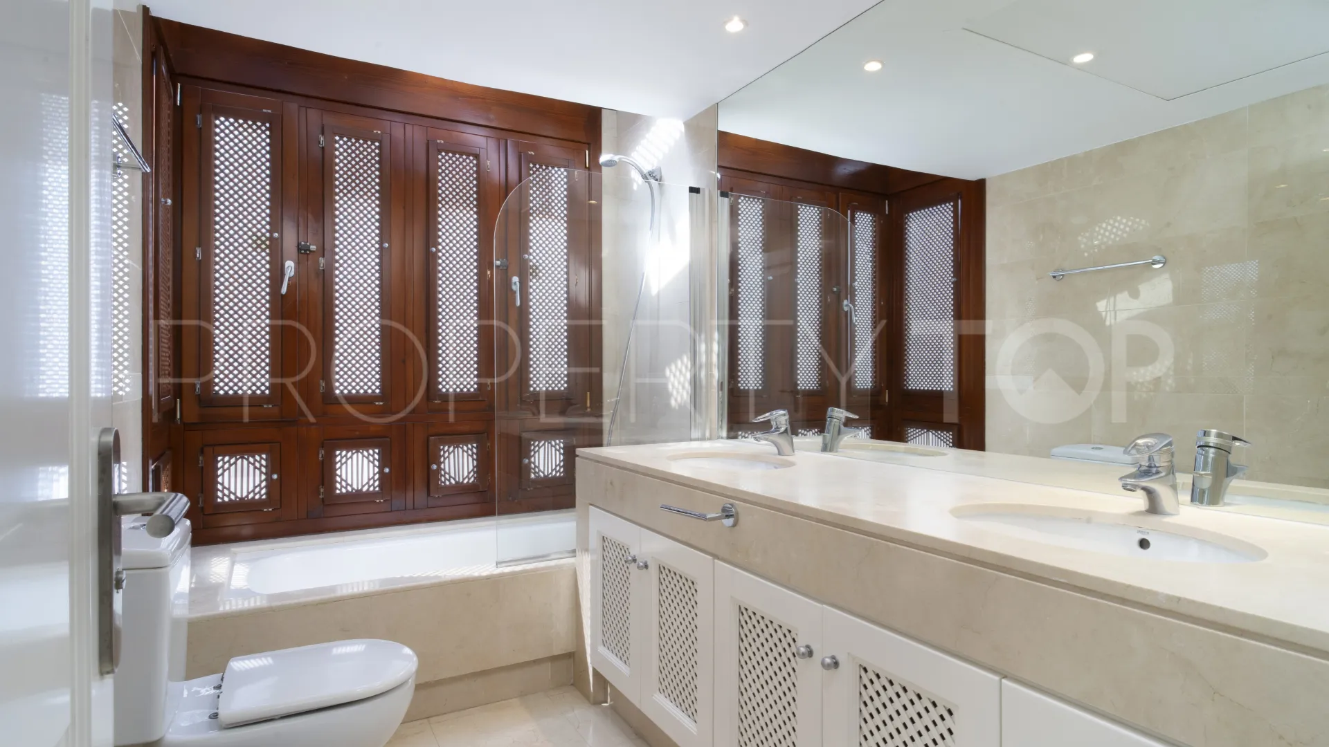 Apartamento en venta en Las Tortugas de Aloha de 3 dormitorios