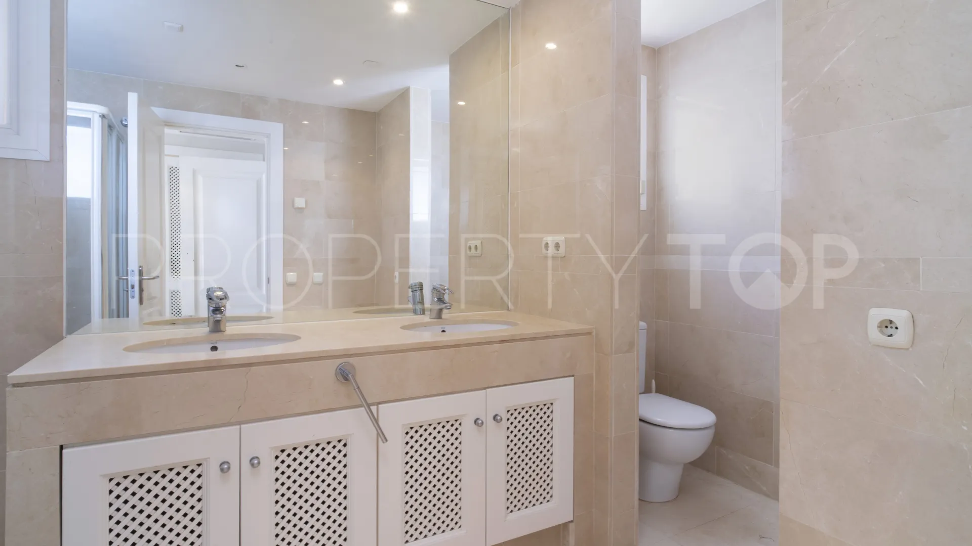 Apartamento en venta en Las Tortugas de Aloha de 3 dormitorios