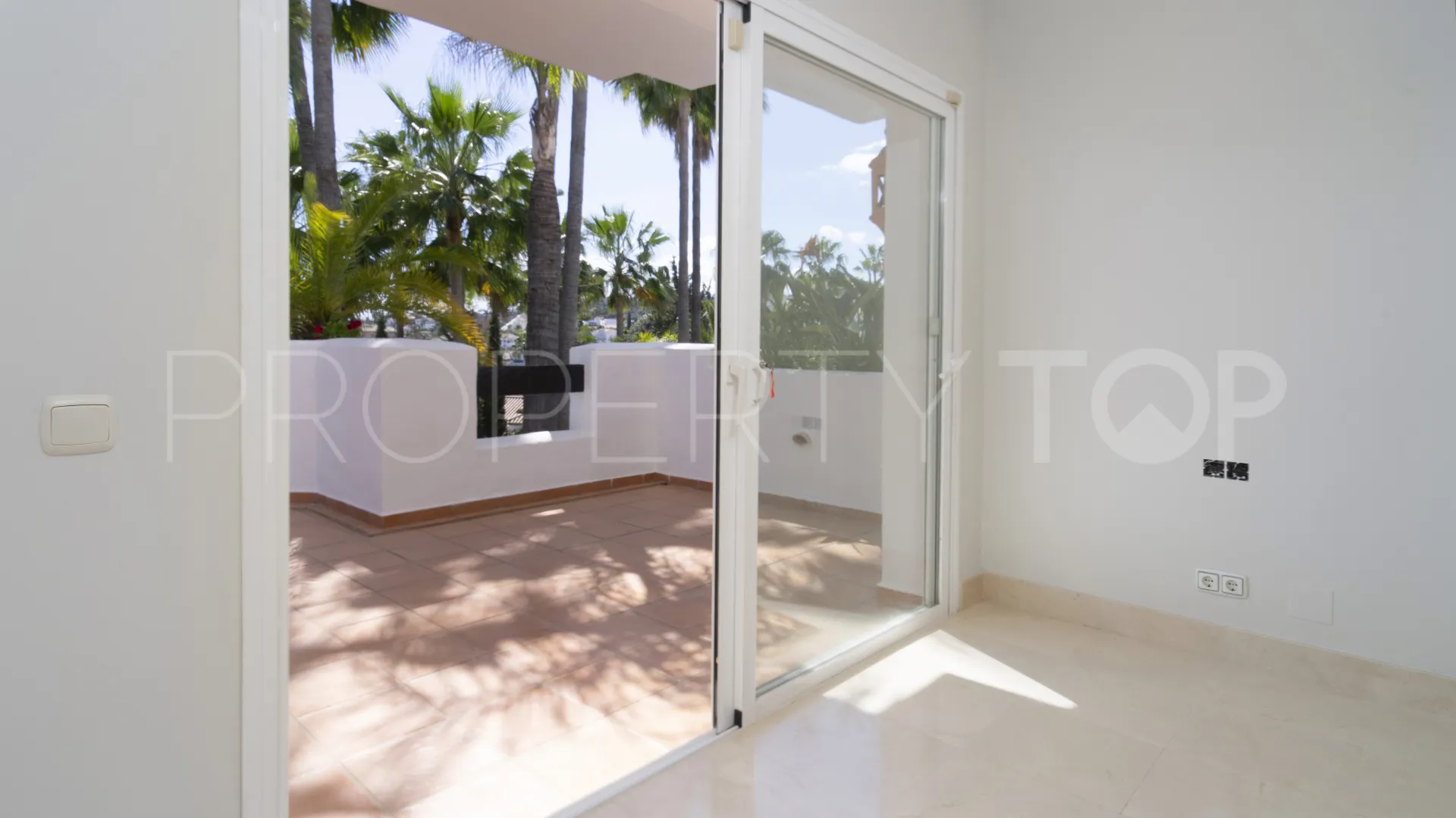 Apartamento en venta en Las Tortugas de Aloha de 3 dormitorios