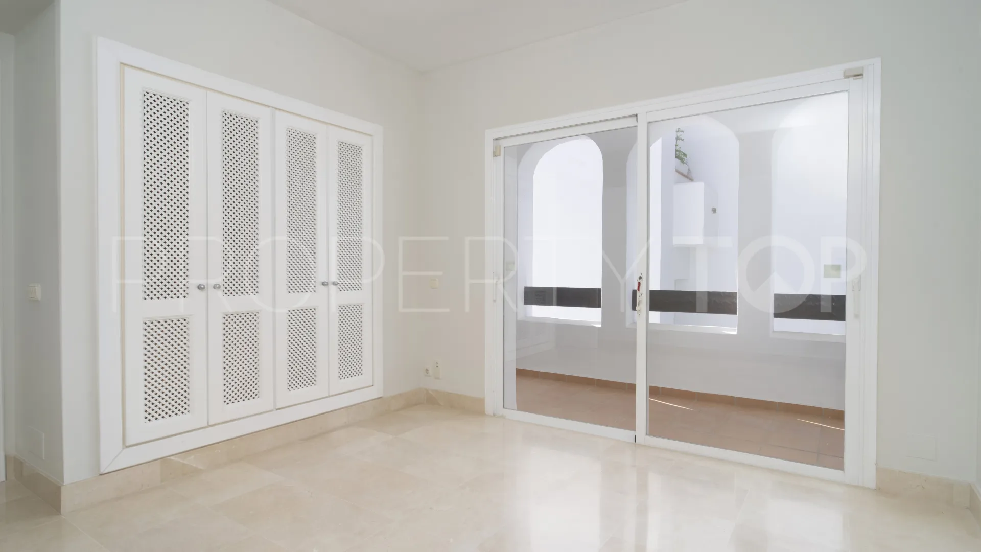 Apartamento en venta en Las Tortugas de Aloha de 3 dormitorios
