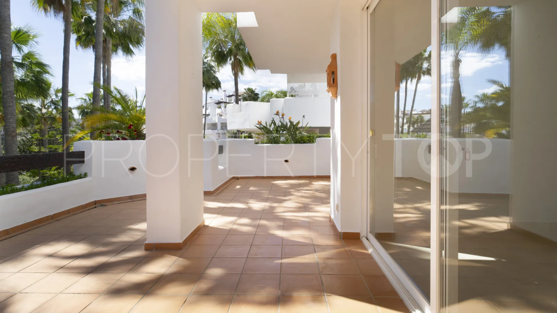 Apartamento en venta en Las Tortugas de Aloha de 3 dormitorios