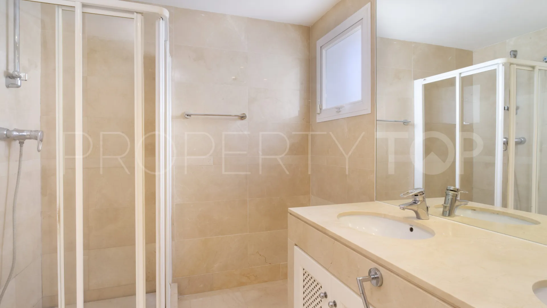 Apartamento en venta en Las Tortugas de Aloha de 3 dormitorios
