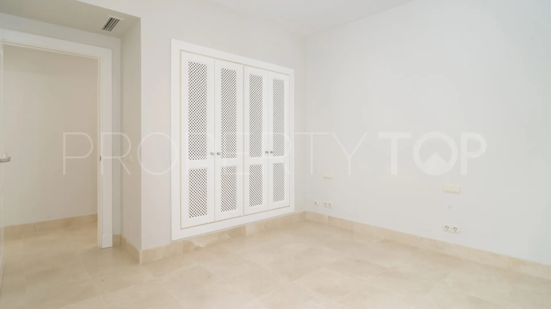 Apartamento en venta en Las Tortugas de Aloha de 3 dormitorios