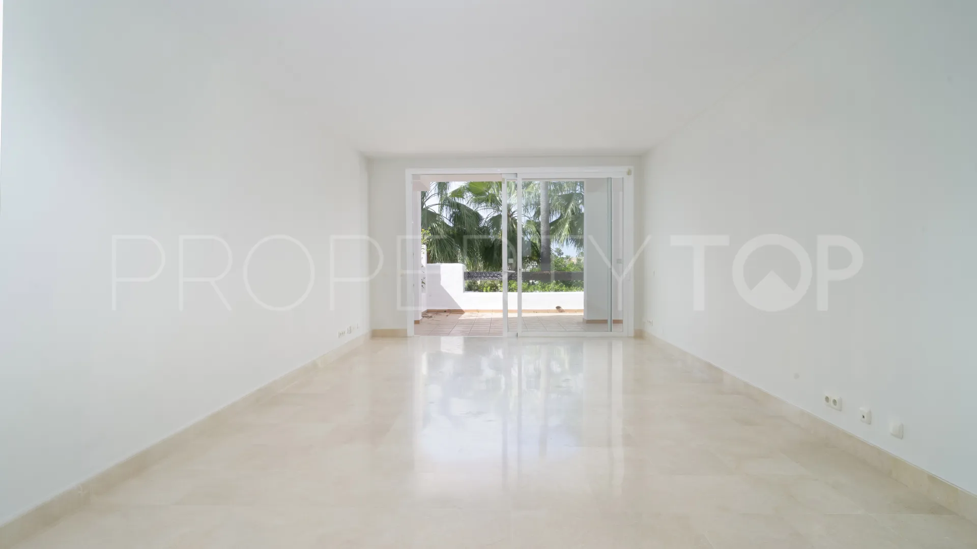 Apartamento en venta en Las Tortugas de Aloha de 3 dormitorios