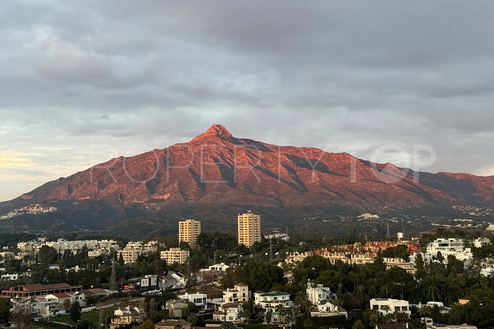 Atico duplex en venta en Señorio de Aloha