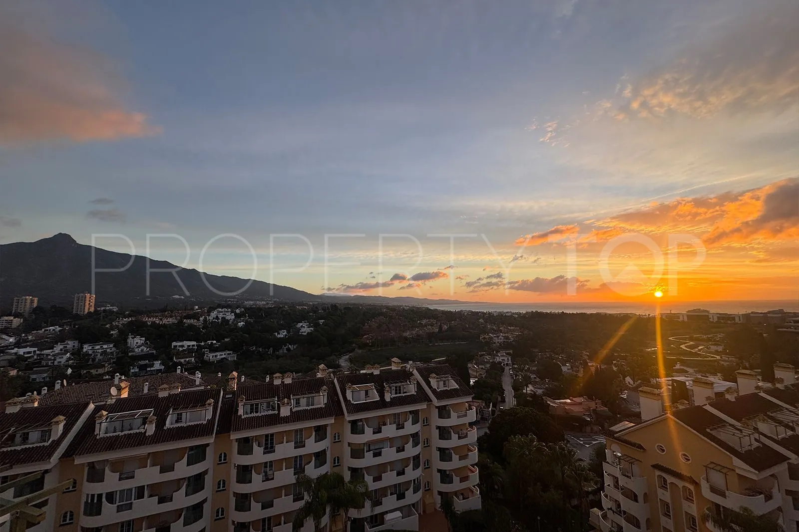 Atico duplex en venta en Señorio de Aloha