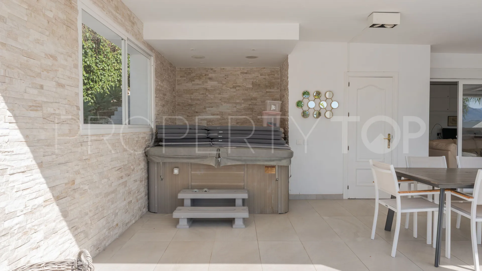 Se vende villa con 4 dormitorios en La Campana