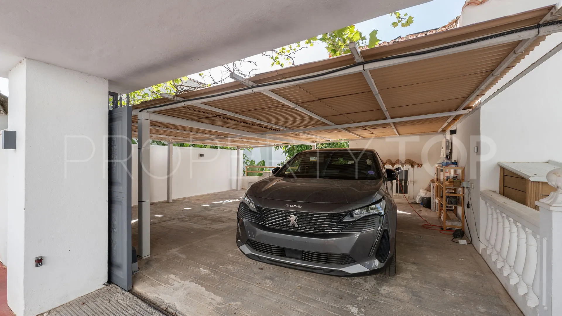 Se vende villa con 4 dormitorios en La Campana