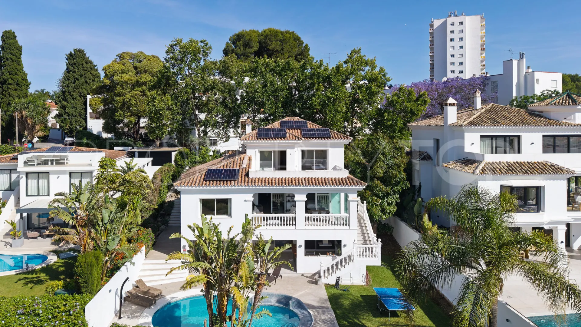 Se vende villa con 4 dormitorios en La Campana