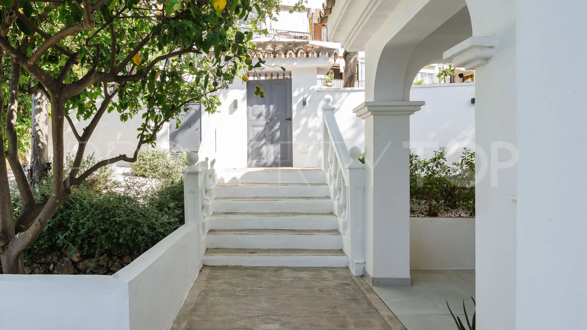 Se vende villa con 4 dormitorios en La Campana