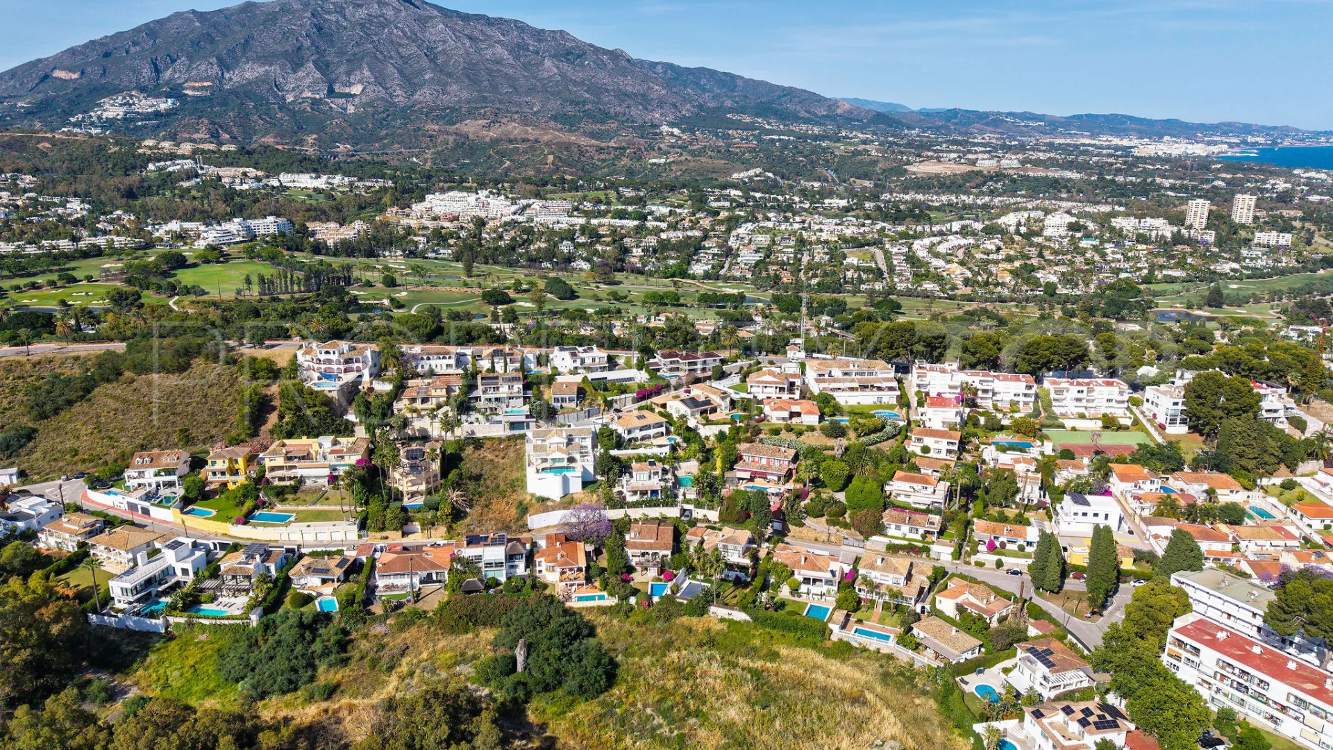 Se vende villa con 4 dormitorios en La Campana
