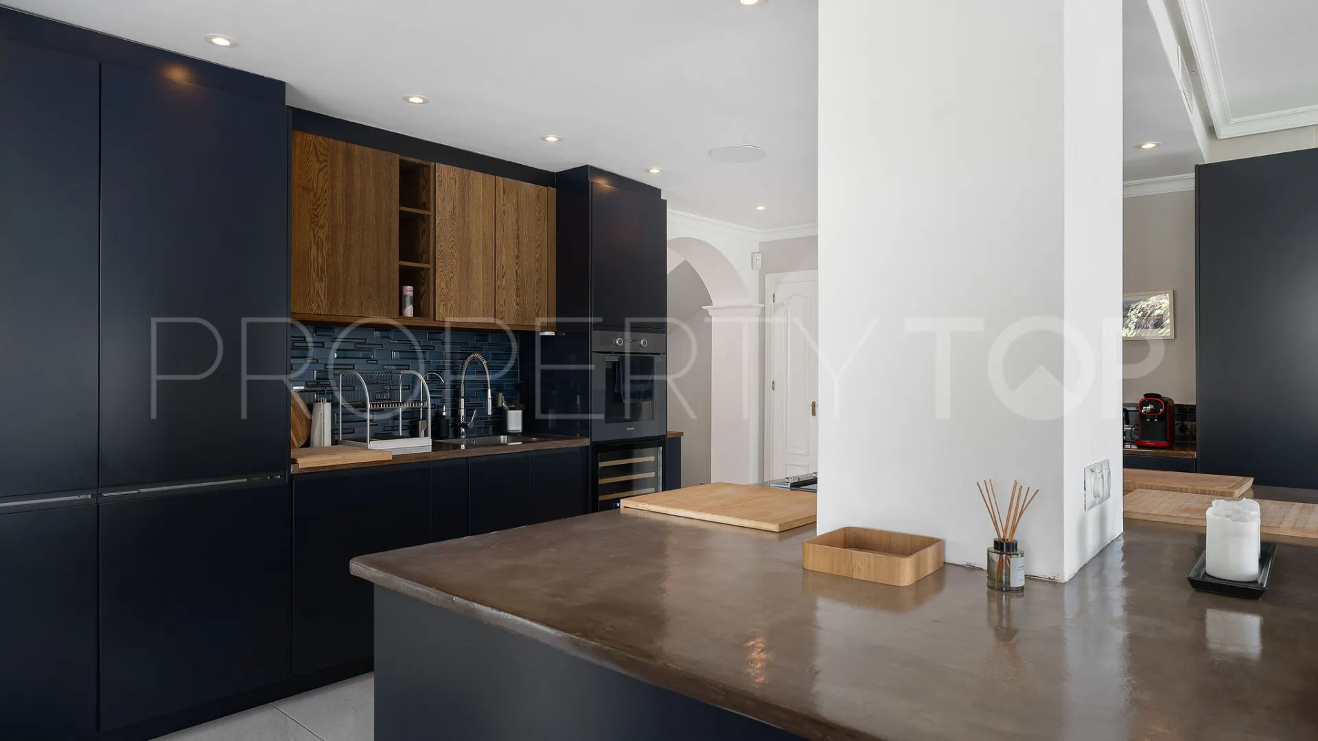 Se vende villa con 4 dormitorios en La Campana