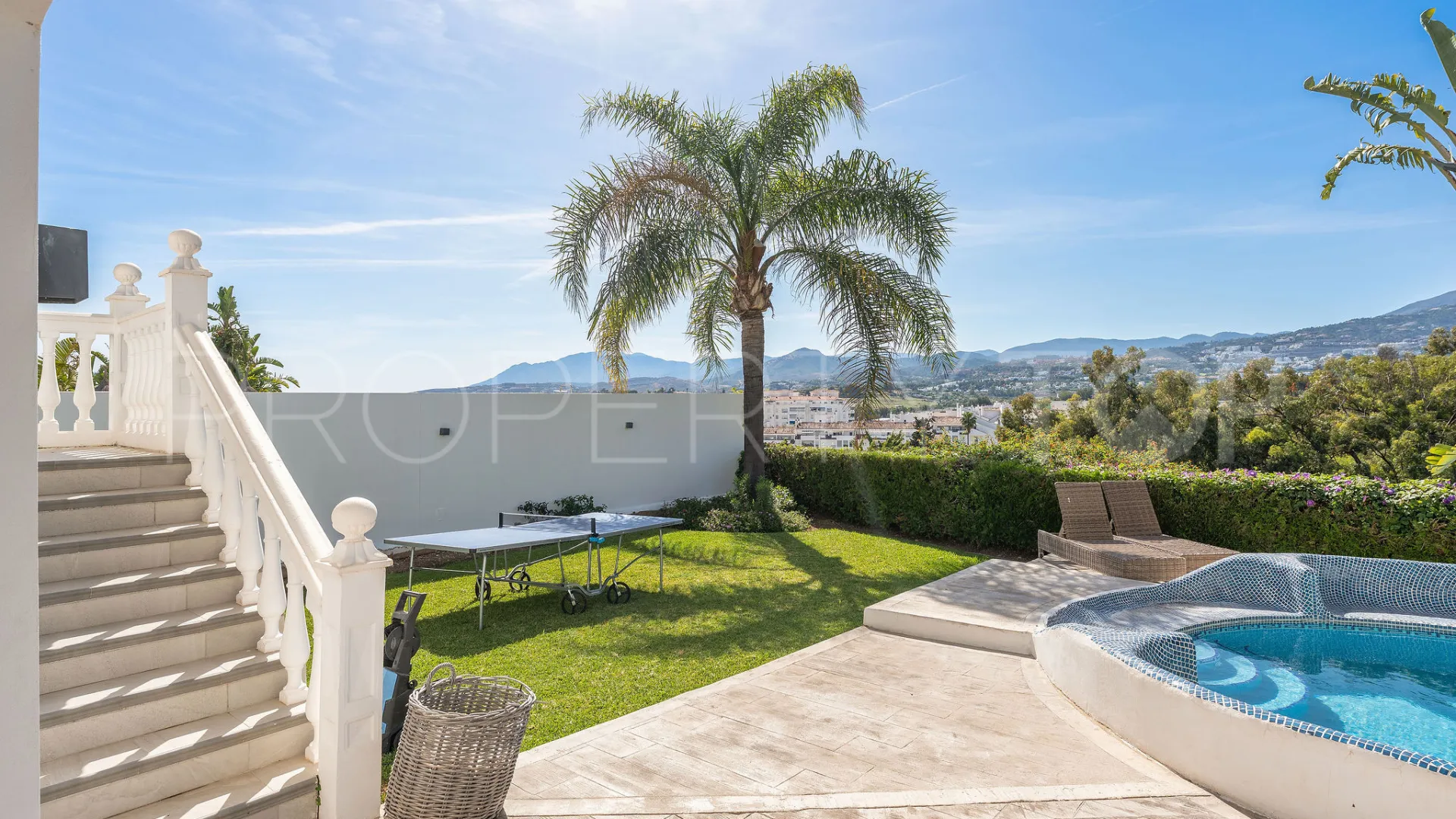 Se vende villa con 4 dormitorios en La Campana
