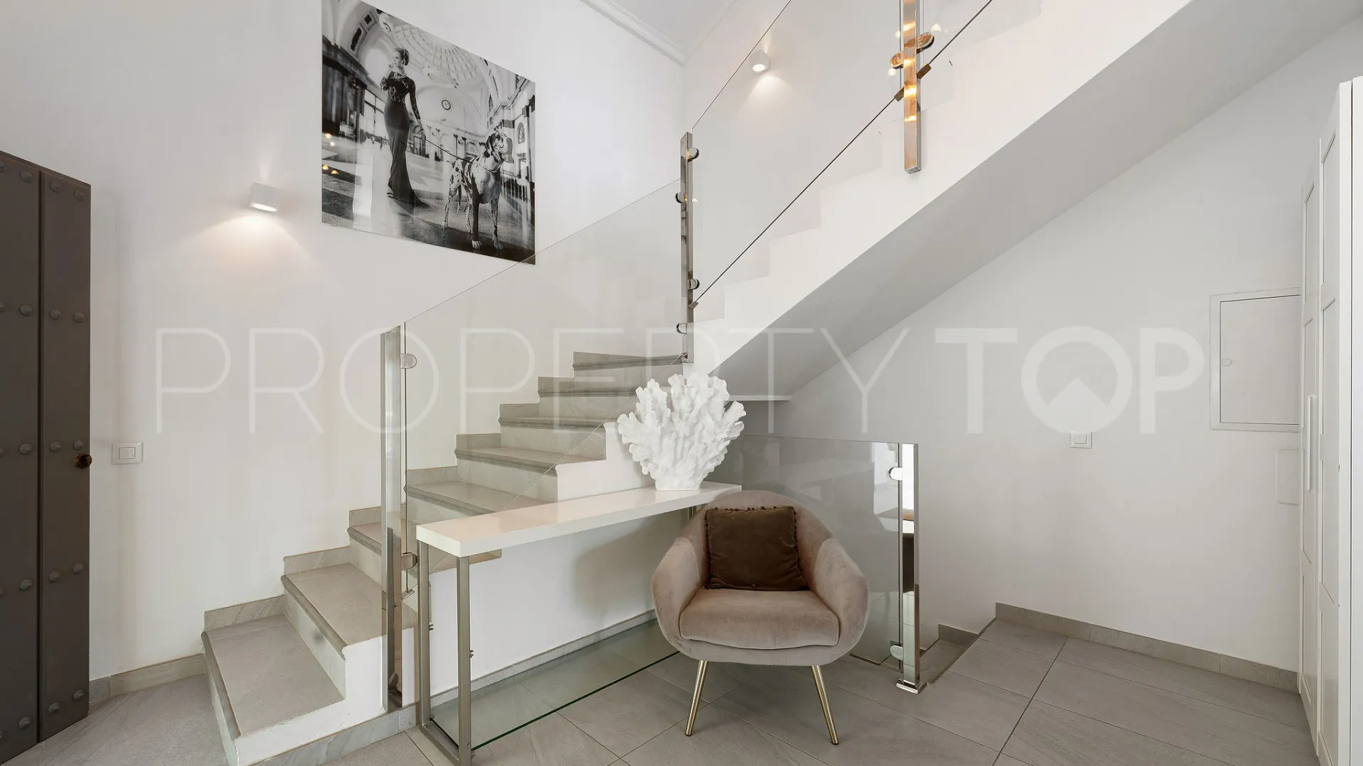 Se vende villa con 4 dormitorios en La Campana