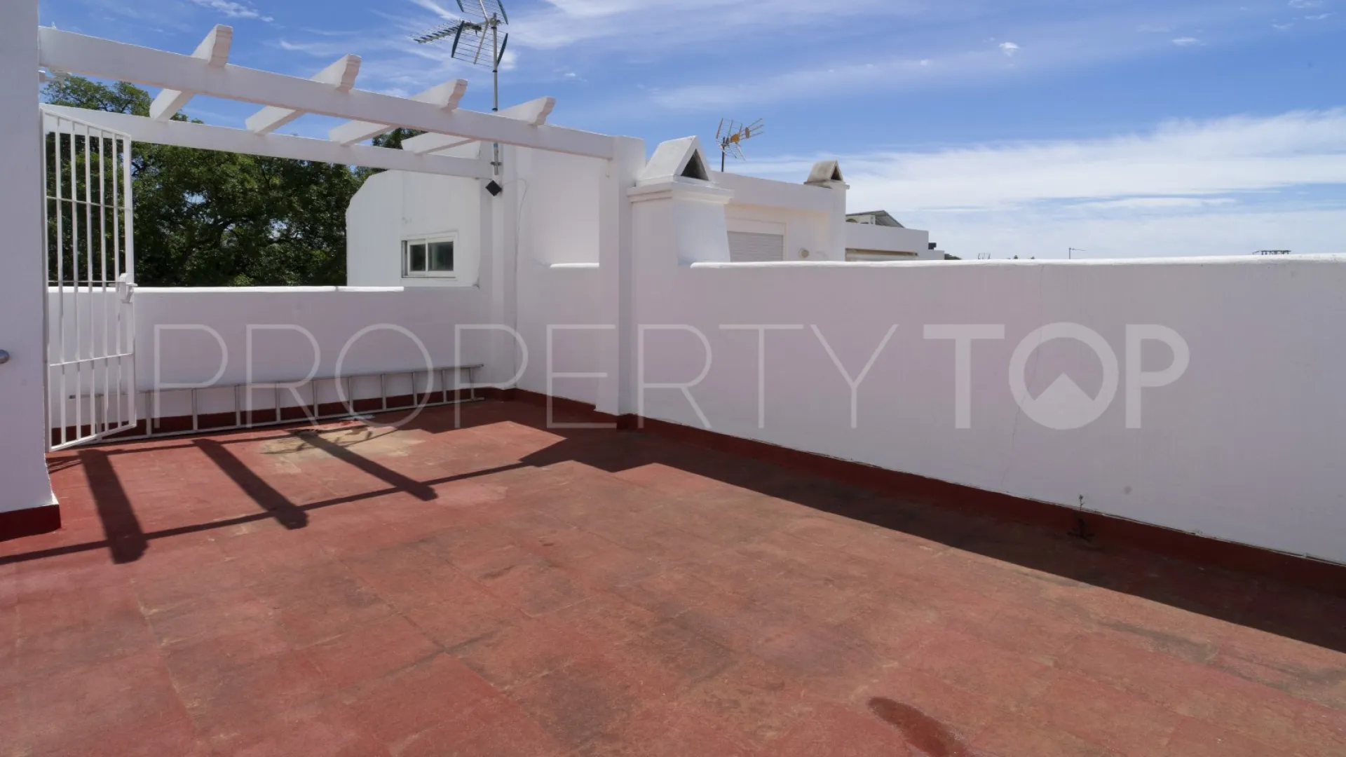 Se vende adosado en La Reserva de Marbella de 2 dormitorios