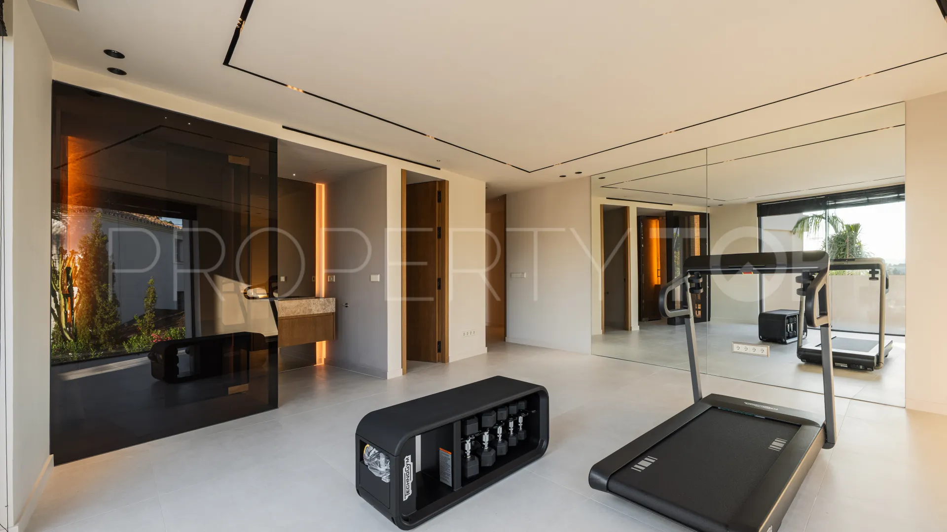 7 bedrooms Nueva Andalucia villa for sale