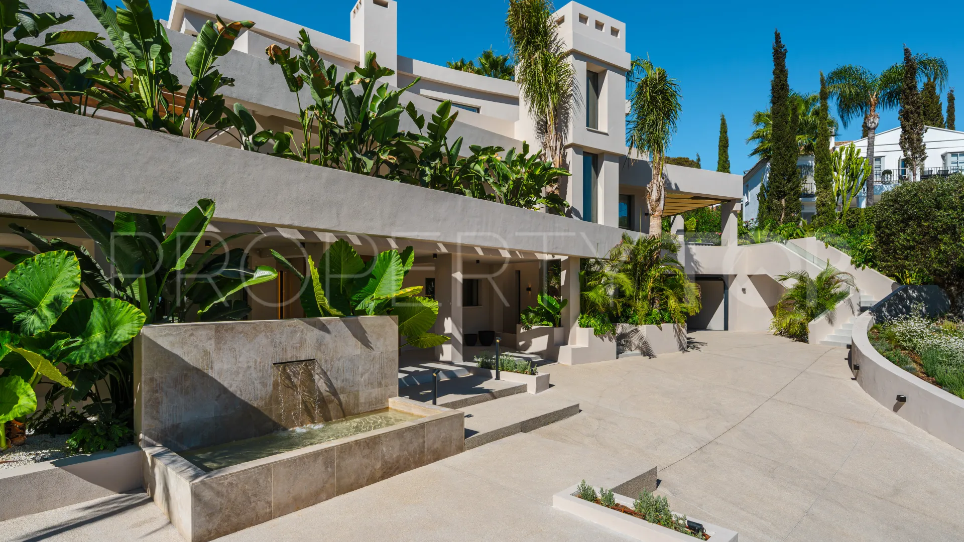 7 bedrooms Nueva Andalucia villa for sale