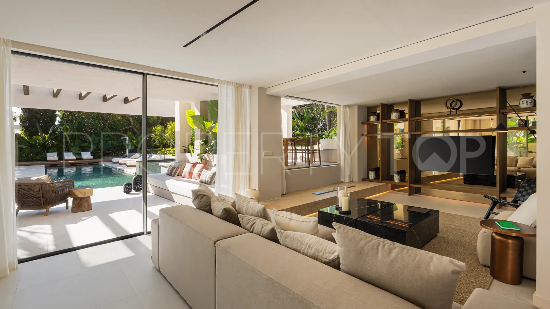 7 bedrooms Nueva Andalucia villa for sale