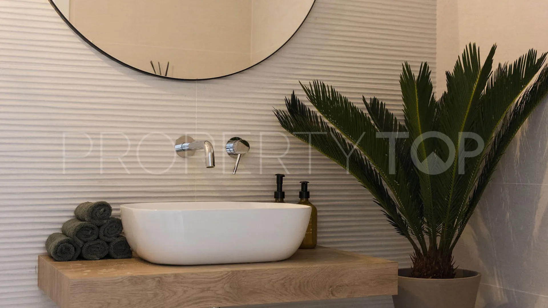 4 bedrooms town house in Aloha for sale