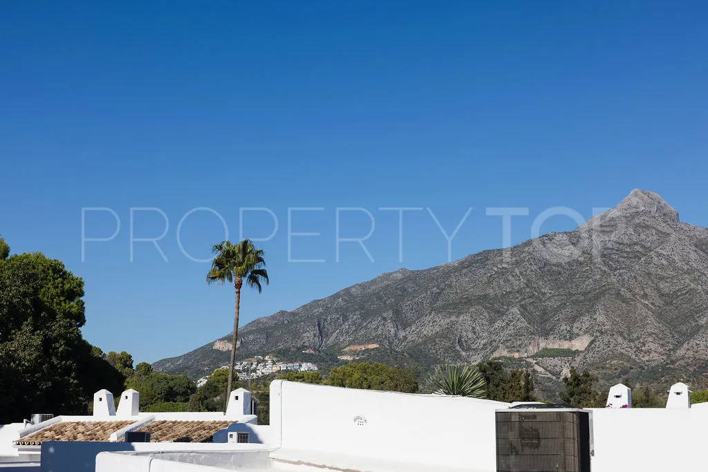 4 bedrooms town house in Aloha for sale
