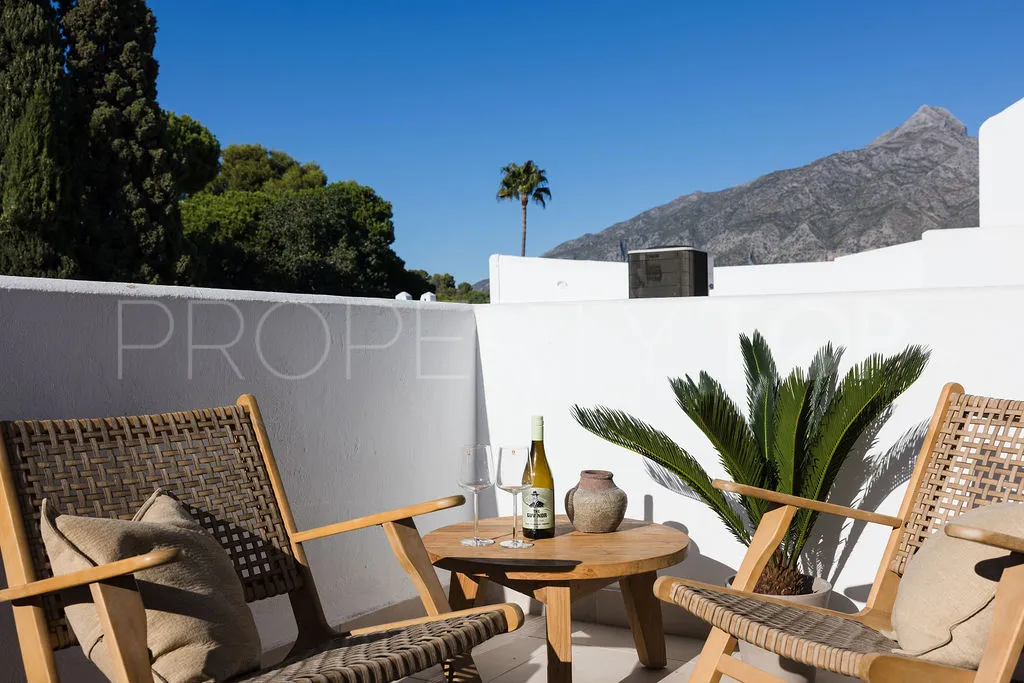 4 bedrooms town house in Aloha for sale