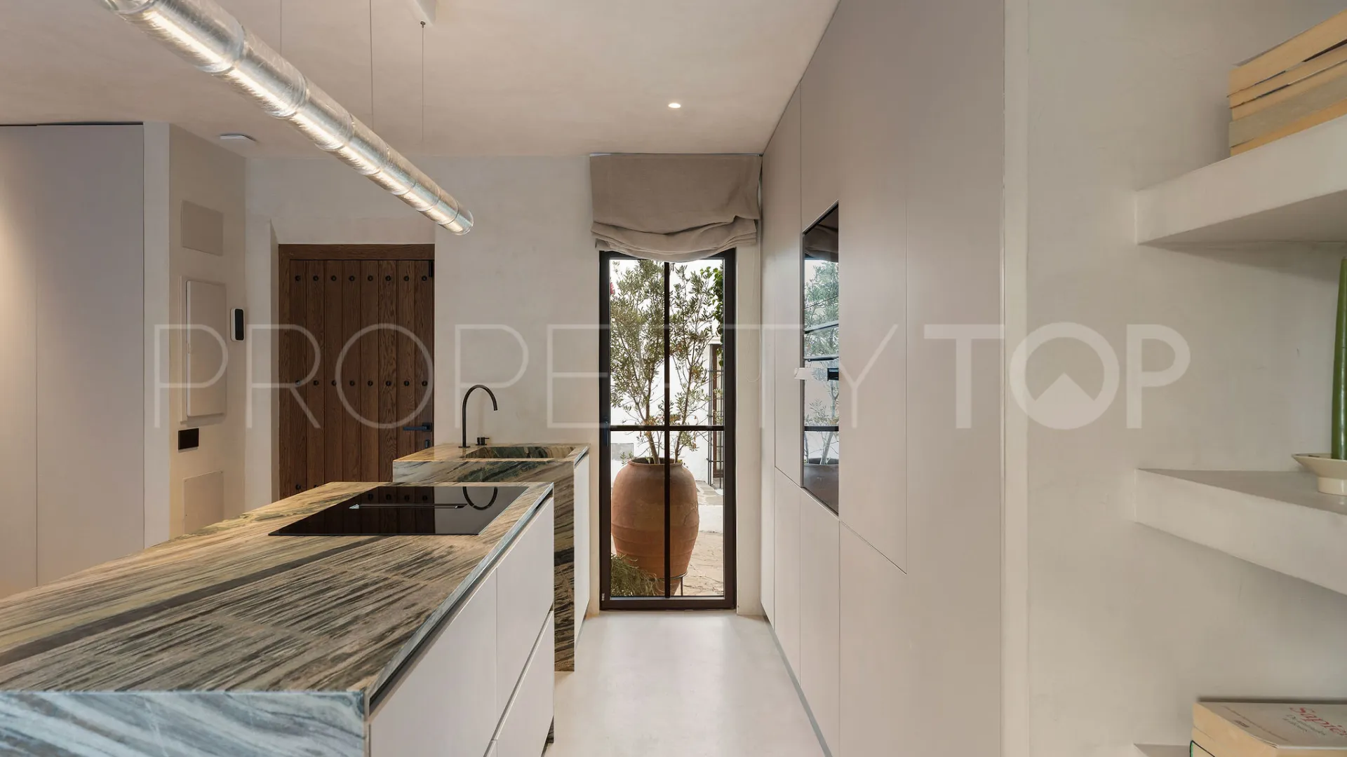 For sale town house in El Naranjal with 2 bedrooms
