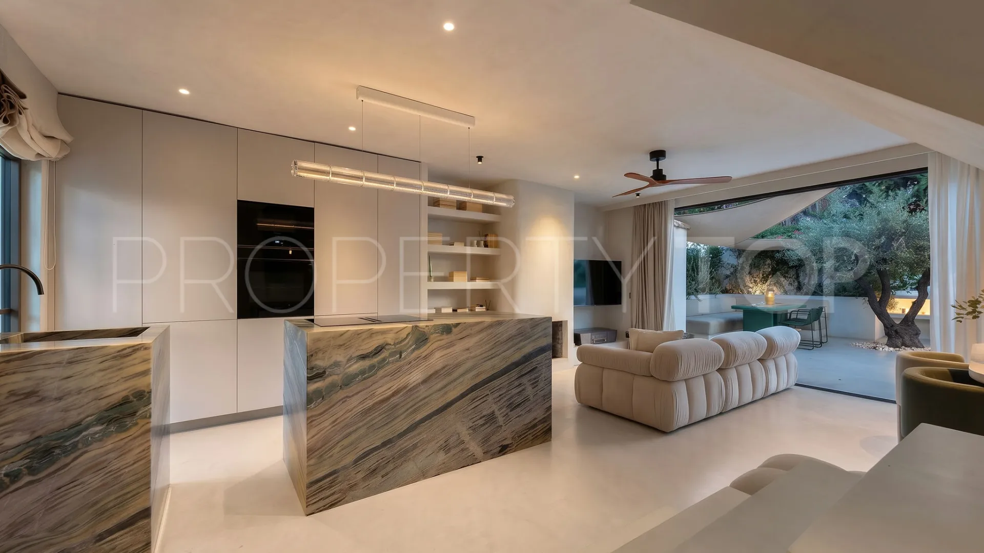 For sale town house in El Naranjal with 2 bedrooms