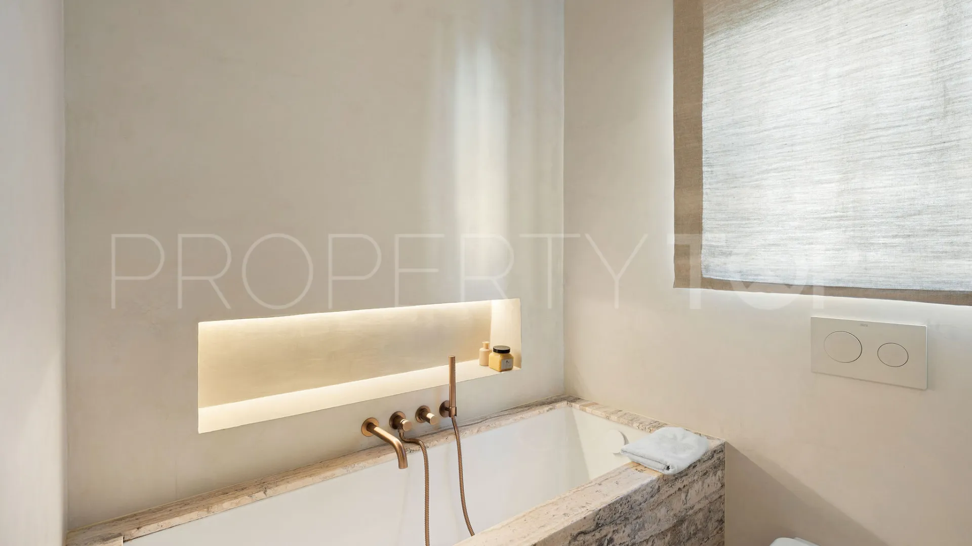 For sale town house in El Naranjal with 2 bedrooms