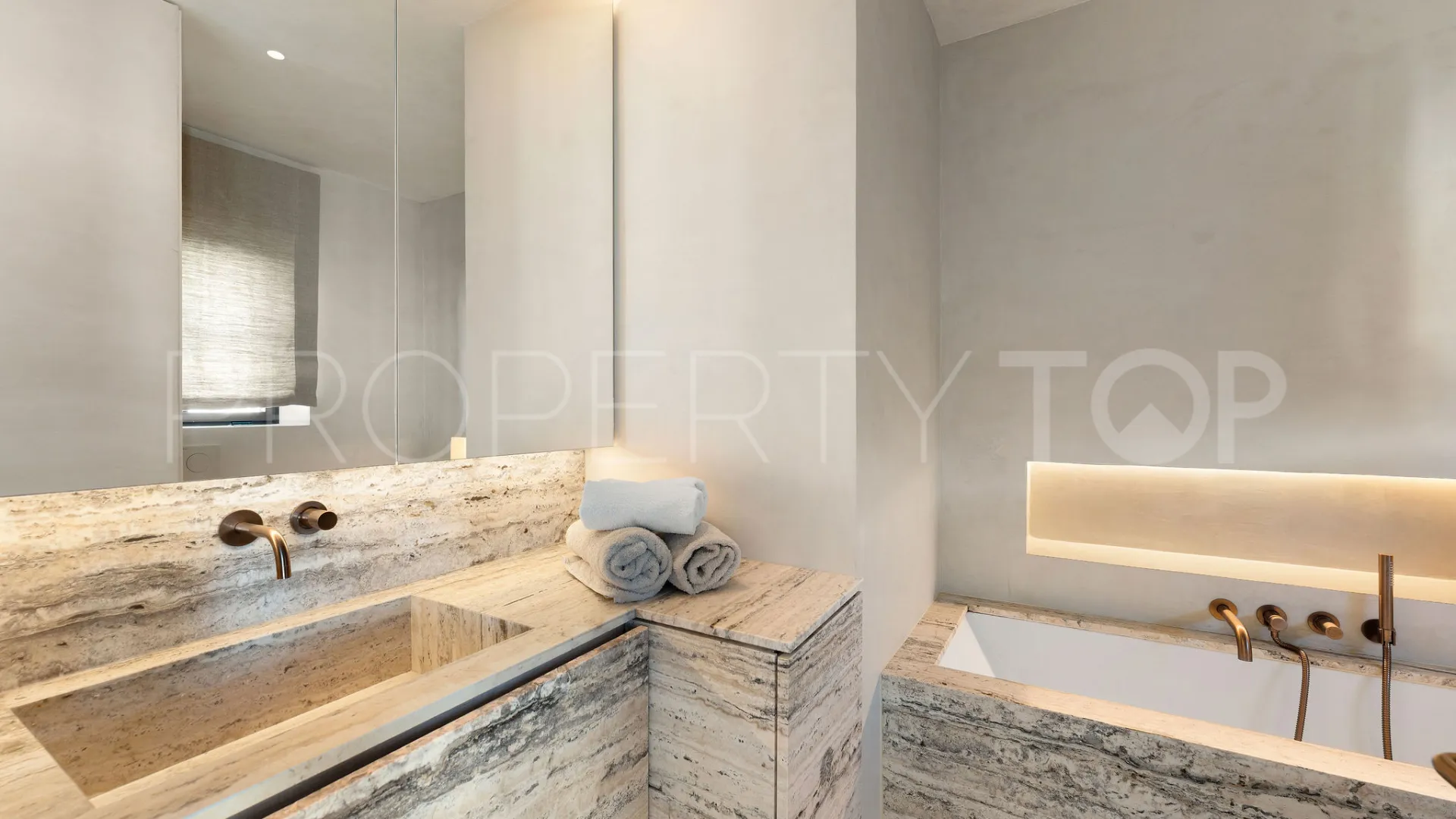 For sale town house in El Naranjal with 2 bedrooms